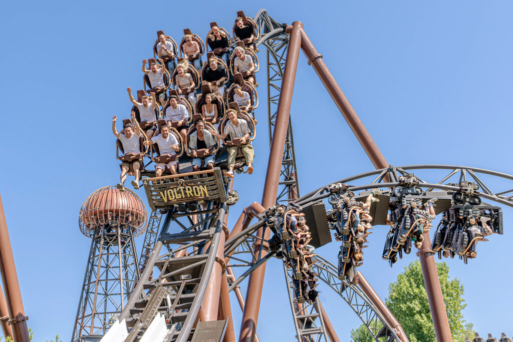 Ritsu Dōan, Junior Adamu und Daniel Kofi Kyereh in "Voltron Nevera powered by Rimac" © Europa-Park GmbH & Co Mack KG