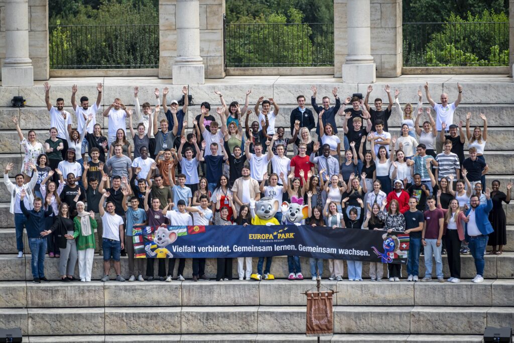 Über 100 Auszubildende und Studierende starten im Europa-Park Erlebnis-Resort in ihr Berufsleben. © Europa-Park GmbH & Co Mack KG