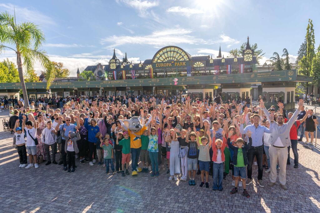 Rund 200 Pflegekinder folgten der Einladung und verbrachten unbeschwerte Stunden im Europa-Park © Europa-Park GmbH & Co Mack KG