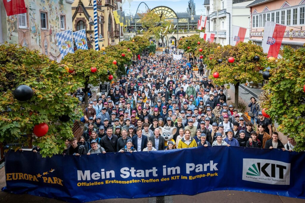 350 KIT-Erstsemester starteten im Europa-Park in ihr Studium © Europa-Park GmbH & Co Mack KG
