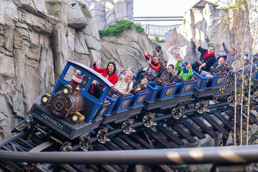 Traumzeit e.V. in der Familienachterbahn Alpenexpress „Enzian“ © Europa-Park GmbH & Co Mack KG