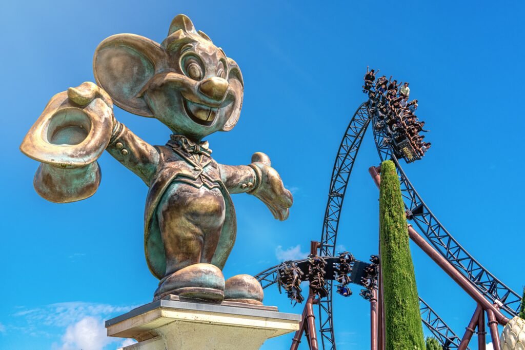 Der Europa-Park wurde von „Parkscout plus“ zum achten Mal in Folge als „Europas bester Themenpark“ ausgezeichnet, „Voltron Nevera“ als "Europas beste neue Achterbahn" © Europa-Park GmbH & Co Mack KG