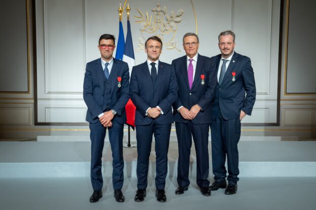 V.l.n.r.: Rodolphe Delord, Generaldirektor des ZooParc de Beauval, Emmanuel Macron, Roland Mack, Michael Mack © Europa-Park GmbH & Co Mack KG