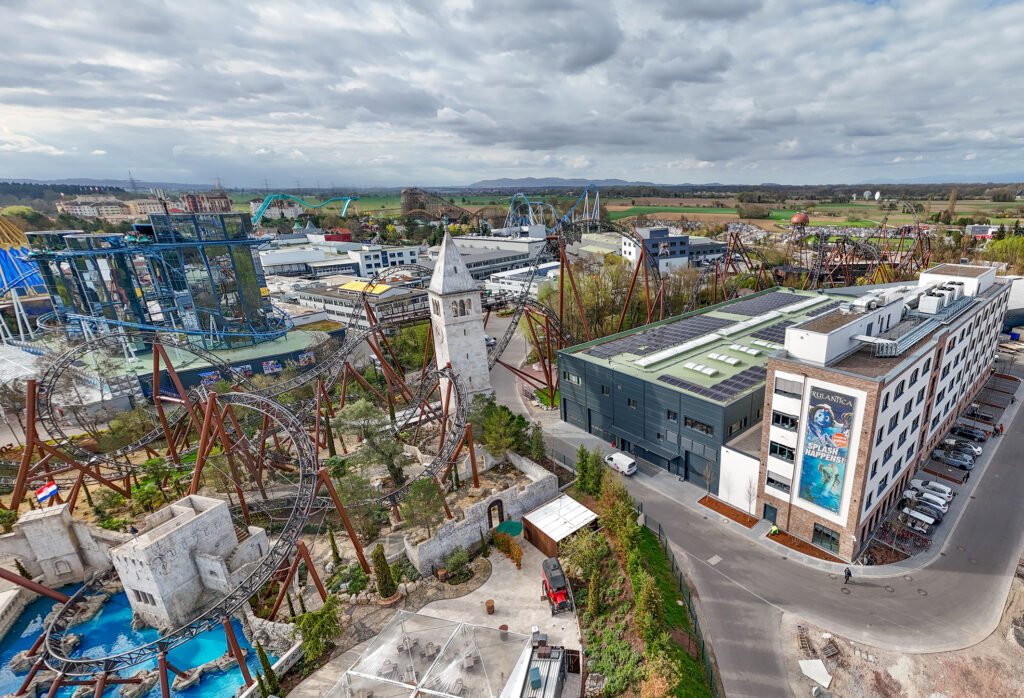 Das neue Entertainment-Marketing-Gebäude neben dem Themenbereich Kroatien © Europa-Park GmbH & Co Mack KG