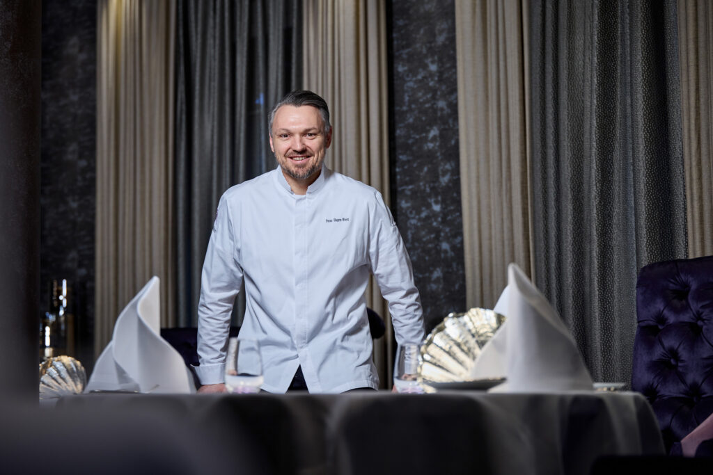 Peter Hagen-Wiest - Küchenchef des „Ammolite - The Lighthouse Restaurant" © Europa-Park GmbH & Co Mack KG