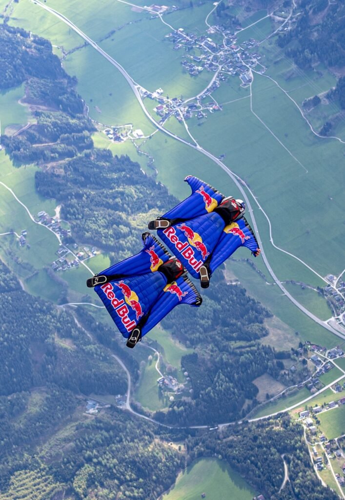 Spektakulärer Wingsuit-Sprung am Jubiläumswochenende © Europa-Park GmbH & Co Mack KG