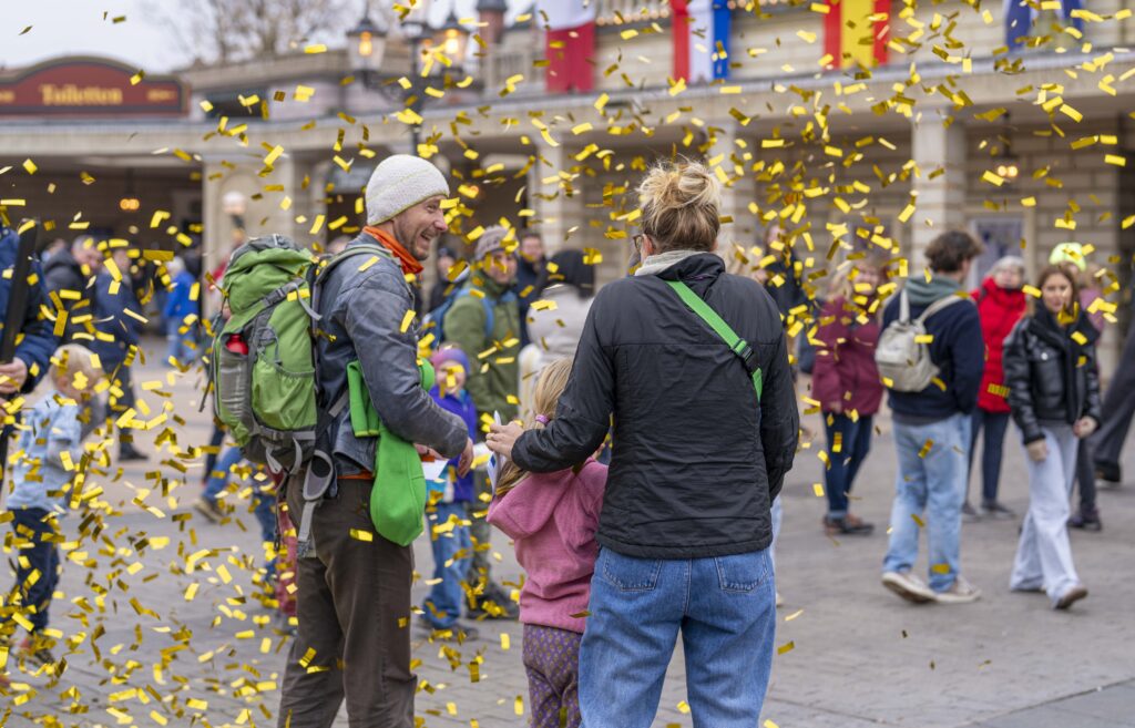 Michelle und Jochen Walser können ihr Glück kaum fassen © Europa-Park GmbH & Co Mack KG