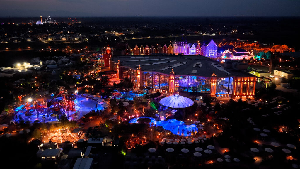 Im Außenbereich von Rulantica lädt erstmals auch der beheizte Svømmepøl die Badegäste ein © Europa-Park GmbH & Co Mack KG