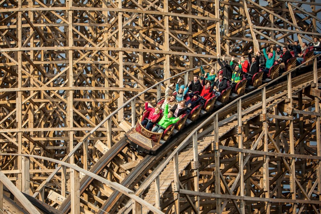 Fahrspaß auch im Winter, hier auf der Holzachterbahn WODAN – Timburcoaster © Europa-Park GmbH & Co Mack KG