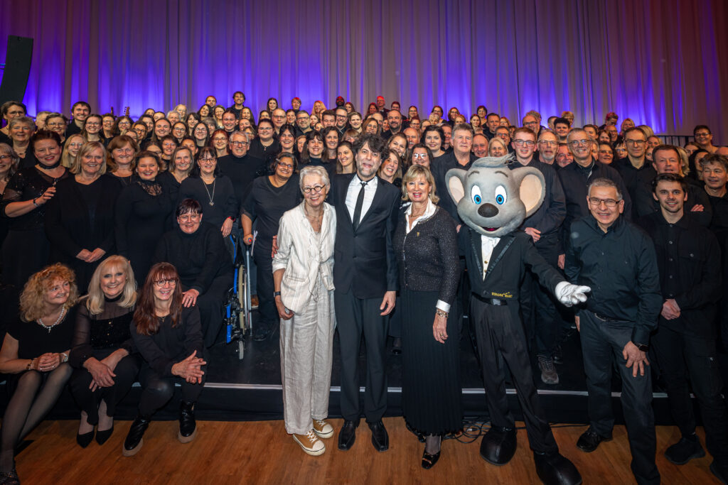 Die Spendensumme kommt „Einfach Helfen e.V.“ und „Santa Isabel e.V.“ zugute © Europa-Park GmbH & Co Mack KG