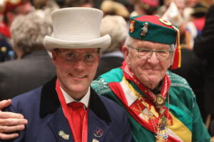 Der eine ist es schon, der andere wird es bald werden: Manuel Hagel soll 2026 Träger der Goldenen Narrenschelle werden. Ministerpräsident Winfried Kretschmann nennt die Schelle seit 2014 sein eigen. Copyright: NICOLE FRICK/VSAN © Europa-Park GmbH & Co Mack KG