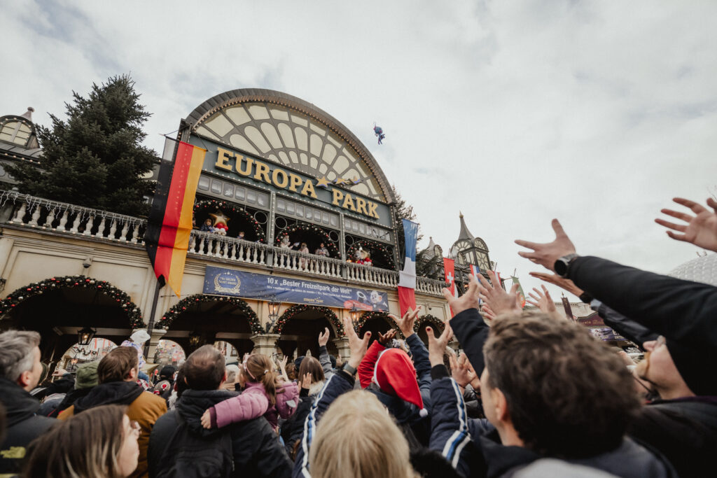 Zum Auftakt gab es am Samstag besondere Aktionen und Geschenke © Europa-Park GmbH & Co Mack KG