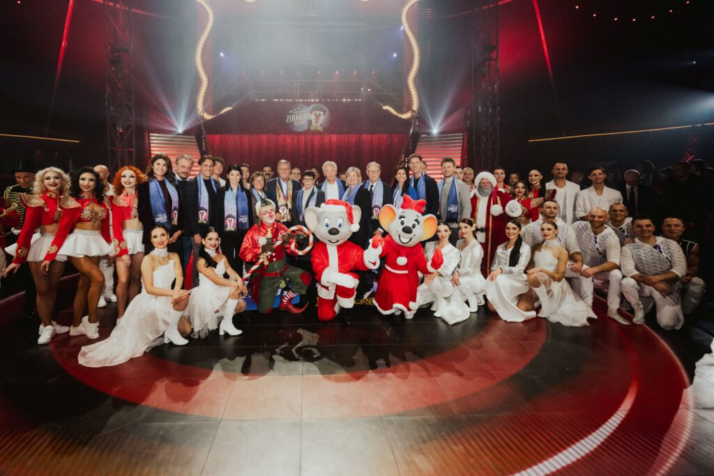 Familie Mack, Ehrengast I.D Prinzessin Stéphanie von Monaco und die Künstler der Europa-Park Zirkus Revue "Monte Carlo Circus Festival meets Europa-Park" © Europa-Park GmbH & Co Mack KG