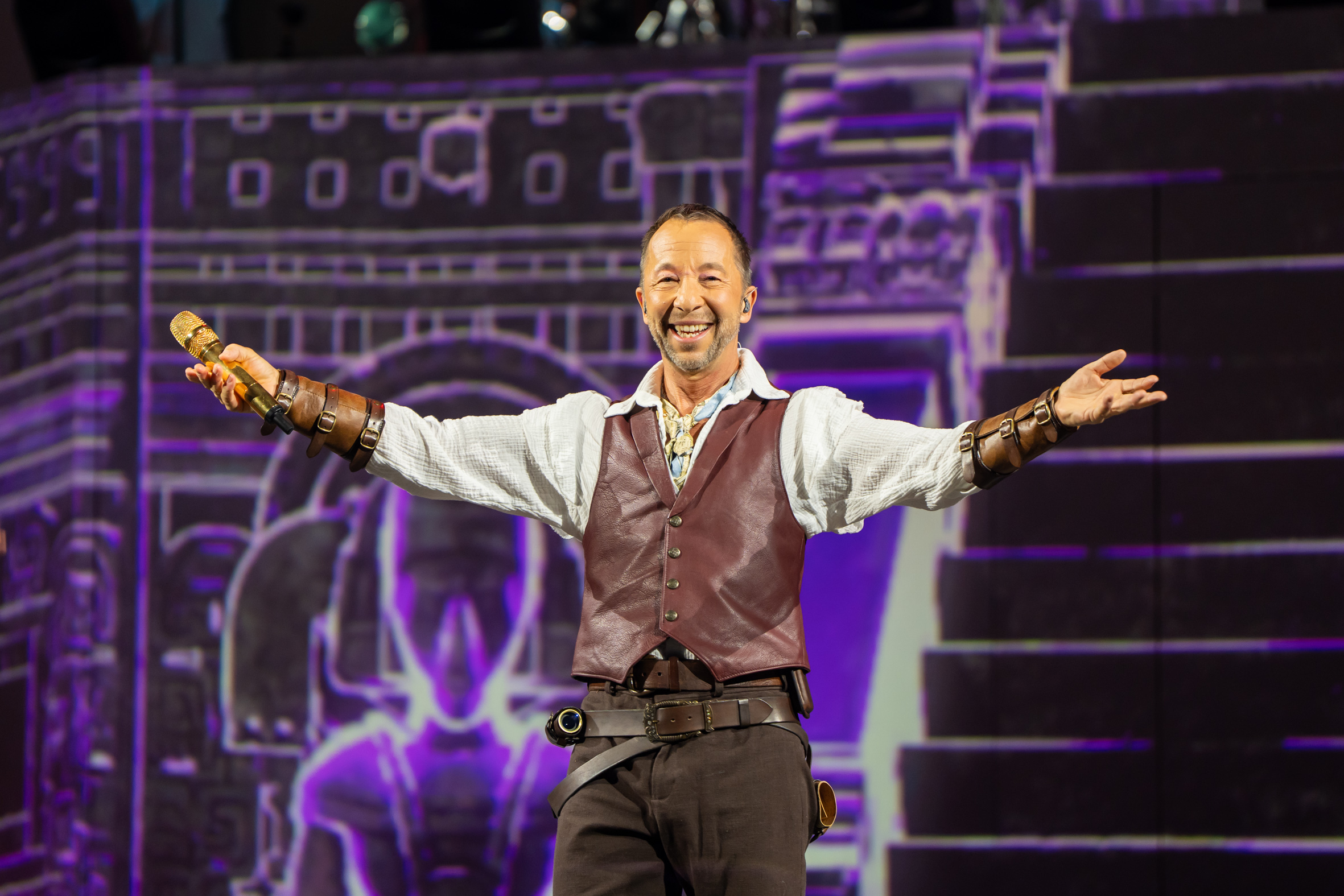 DJ BoBo feiert Weltpremiere seiner neuen Tour in der Europa-Park Arena und setzt glanzvollen Schlusspunkt unter das Jubiläumsjahr
