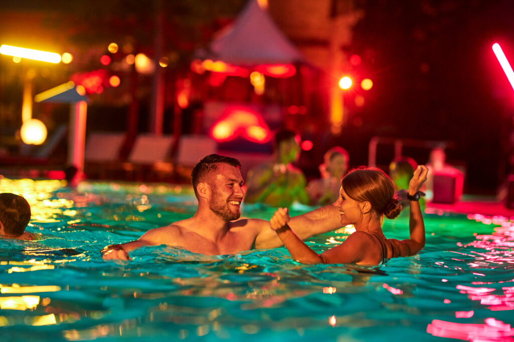 Bei der Rulantica Lichternacht am 7. Februar wartet Bade- und Partyspaß bis 24 Uhr © Europa-Park GmbH & Co Mack KG