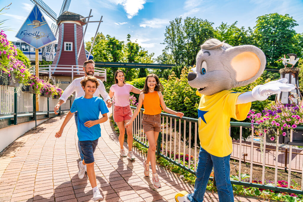 Ed Euromaus begrüßt die ersten Gäste bereits vor dem offiziellen Saisonstart © Europa-Park GmbH & Co Mack KG