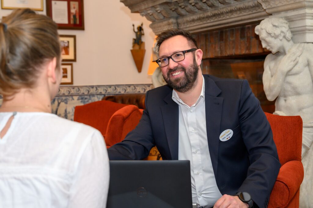 Bei erfolgreichen Gesprächen kann der Arbeitsvertrag direkt mit nach Hause genommen werden © Europa-Park GmbH & Co Mack KG