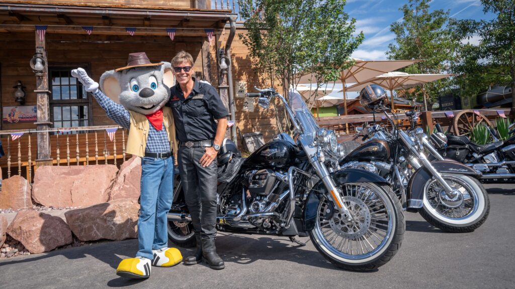 Sänger und Entertainer Hansy Vogt freut sich auf den ersten „Chrome & Bike Day – Feel the Freedom & Ride the Bike“ in der Silver Lake City © Europa-Park GmbH & Co Mack KG